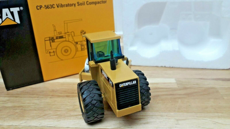 4013 Rodillo Compactador Cat CP-563C Escala 1:50 (Modelo Descontinuado) - KATZER