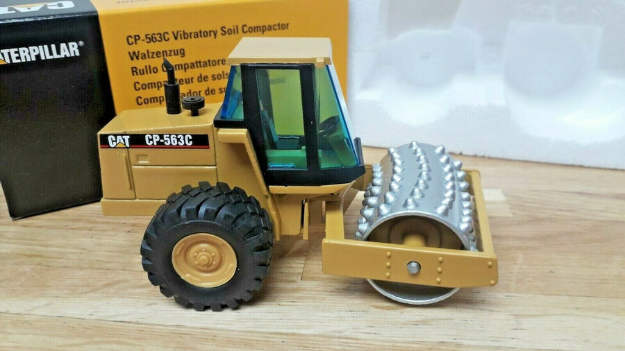 4013 Rodillo Compactador Cat CP-563C Escala 1:50 (Modelo Descontinuado) - KATZER