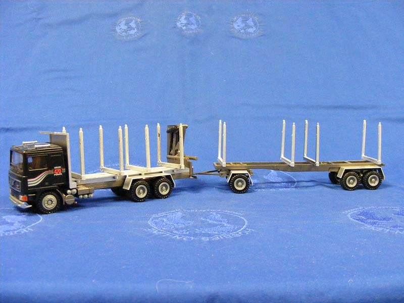 4317 Cama Baja Volvo F16 Escala 1:50 (Modelo Descontinuado) - KATZER