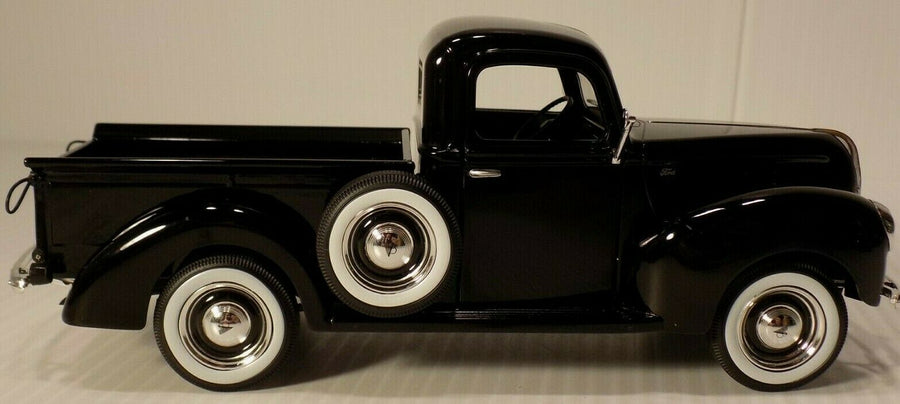 49-0393 Auto Ford 1940 Escala 1:25 - KATZER