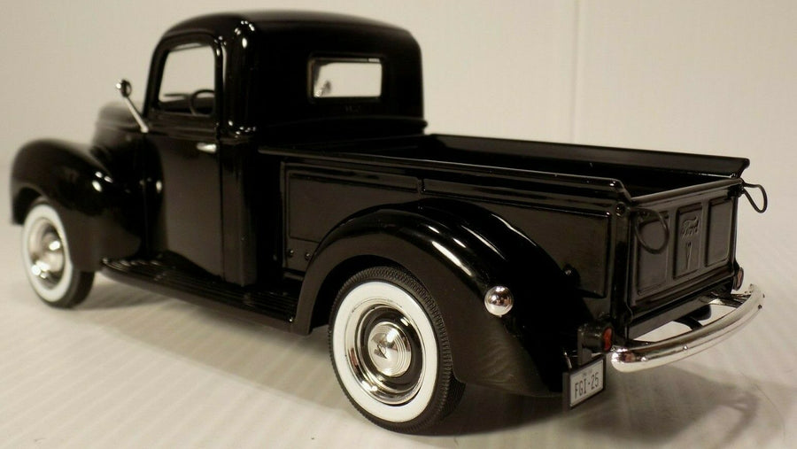 49-0393 Auto Ford 1940 Escala 1:25 - KATZER
