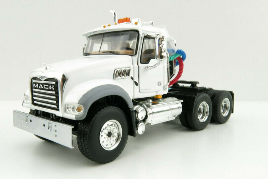 50-3115C Tracto Camión Mack Granite MP Blanco Escala 1:50 - KATZER