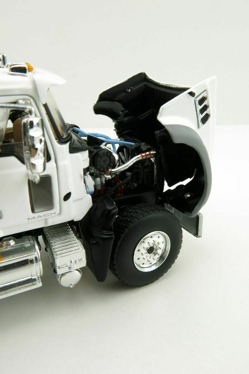50-3115C Tracto Camión Mack Granite MP Blanco Escala 1:50 - KATZER