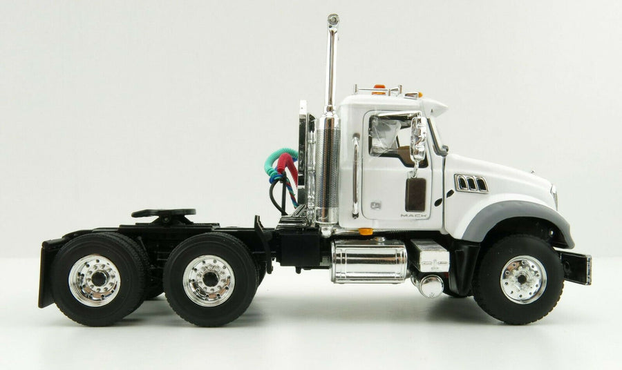 50-3115C Tracto Camión Mack Granite MP Blanco Escala 1:50 - KATZER
