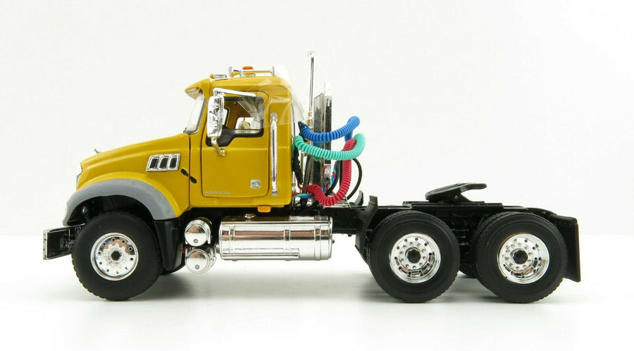 50-3116C Tracto Mack Granite MP Escala 1:50 - KATZER