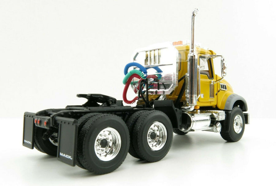 50-3116C Tracto Mack Granite MP Escala 1:50 - KATZER