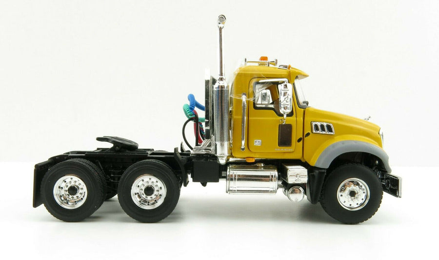 50-3116C Tracto Mack Granite MP Escala 1:50 - KATZER