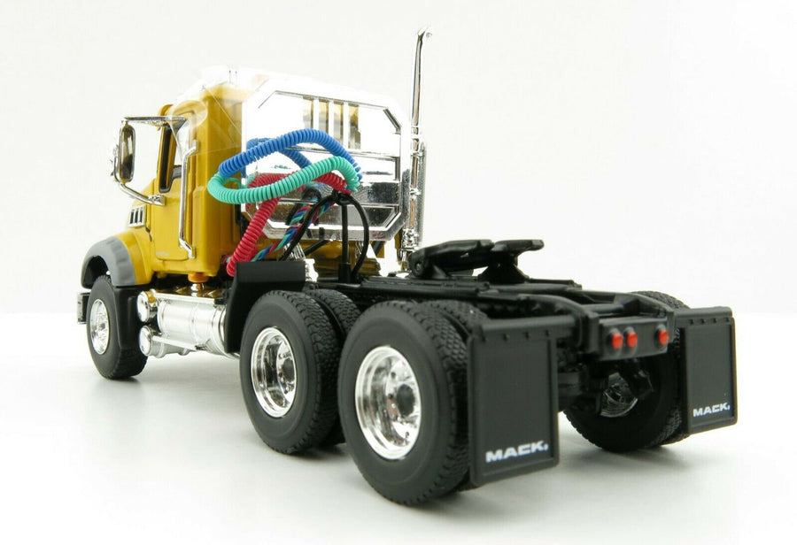 50-3116C Tracto Mack Granite MP Escala 1:50 - KATZER