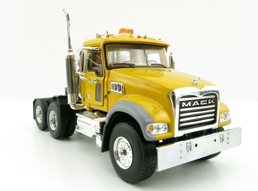 50-3116C Tracto Mack Granite MP Escala 1:50 - KATZER