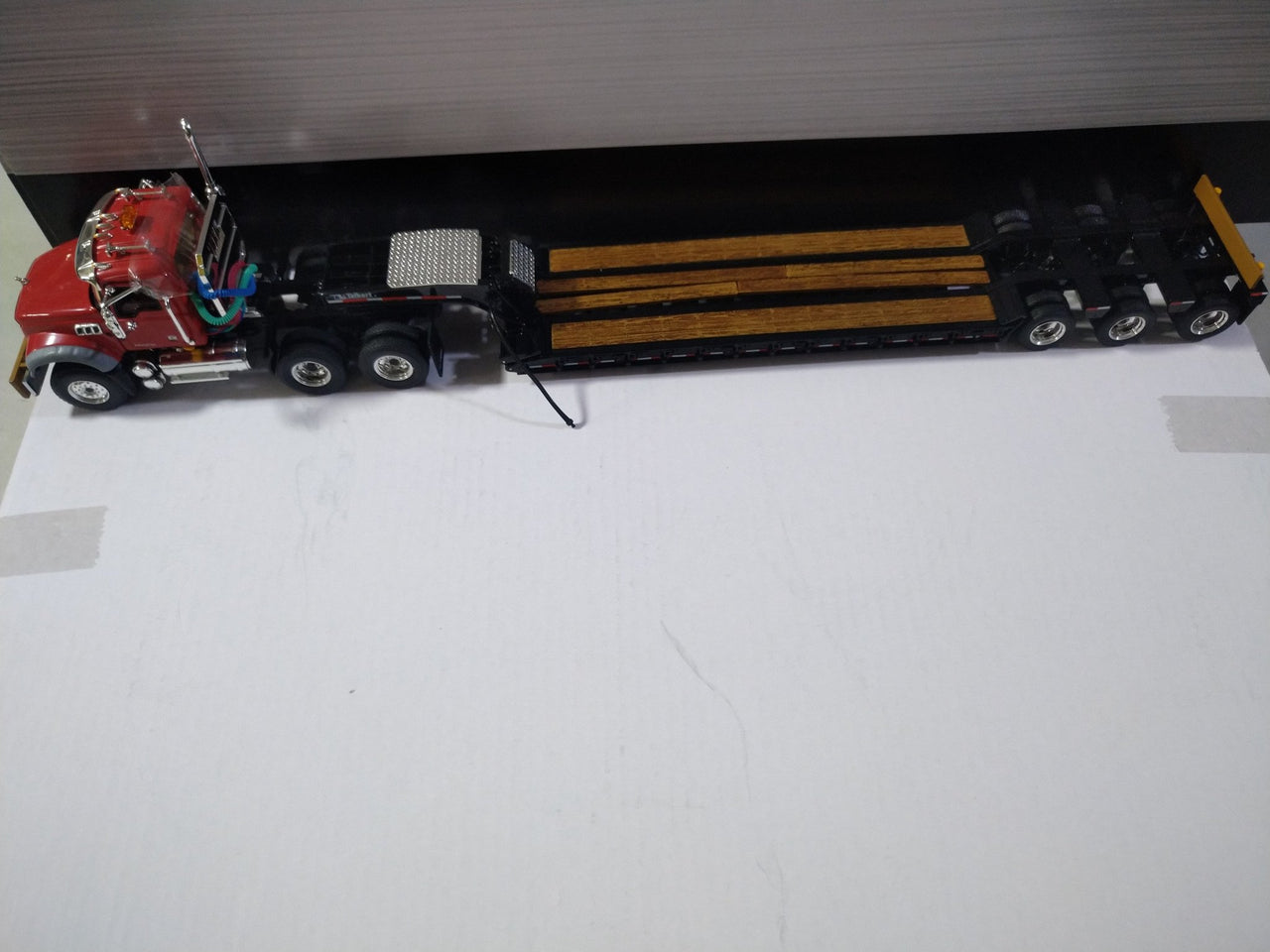 50-3117 Cama Baja Mack Granite MP Day Cab Escala 1:50 (Modelo Descontinuado) - KATZER