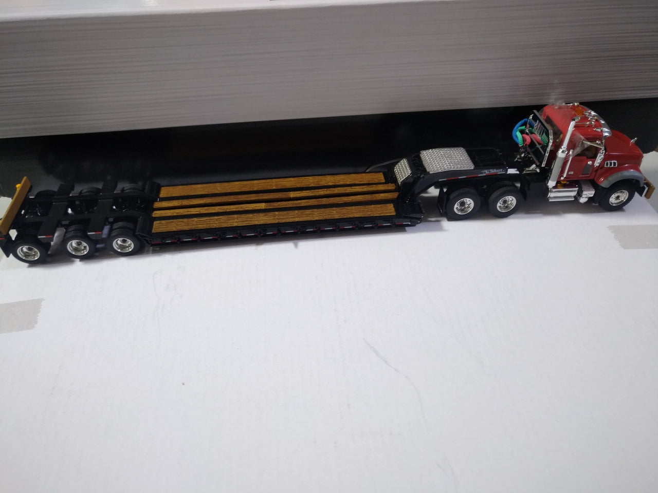 50-3117 Cama Baja Mack Granite MP Day Cab Escala 1:50 (Modelo Descontinuado) - KATZER