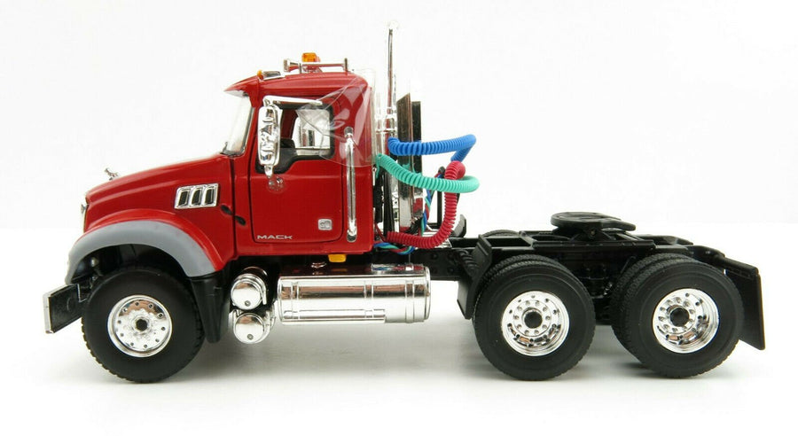 50-3117C Tracto Camión Mack Granite MP Rojo Escala 1:50 - KATZER