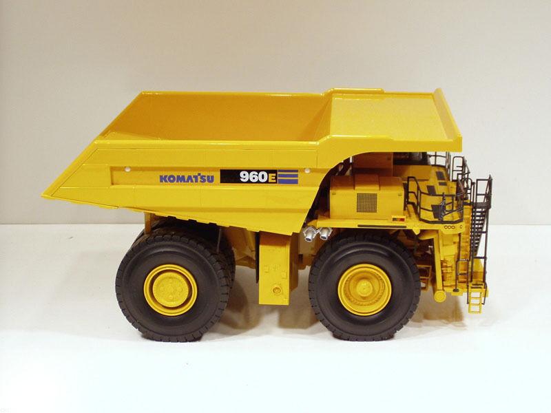 50-3244 Camión Minero Komatsu 960E-2K Escala 1:50 (Modelo Descontinuado) - KATZER