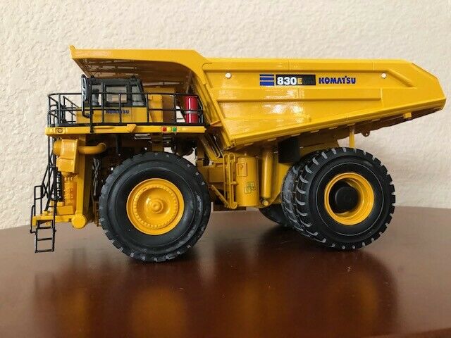 50-3273 Camión Minero Komatsu 830E-AC Escala 1:50 - KATZER