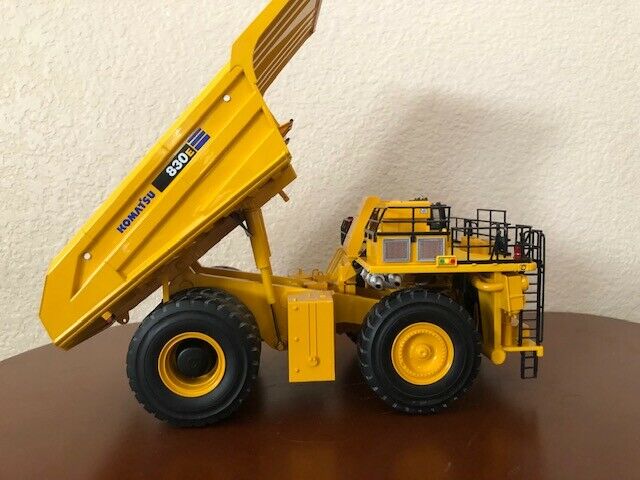 50-3273 Camión Minero Komatsu 830E-AC Escala 1:50 - KATZER