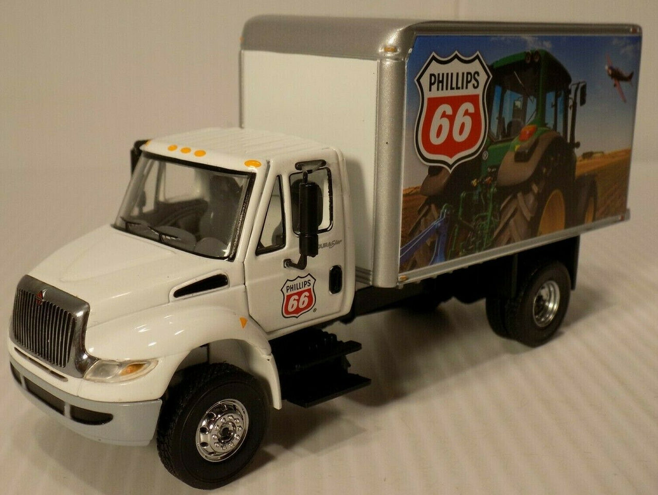 50-3275 Camión de Reparto International Phillips 66 Escala 1:50 - KATZER