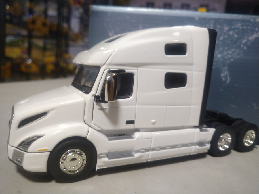 50-3372 Tracto Camión Volvo VNL 760 Escala 1:50 (Modelo Descontinuado) - KATZER