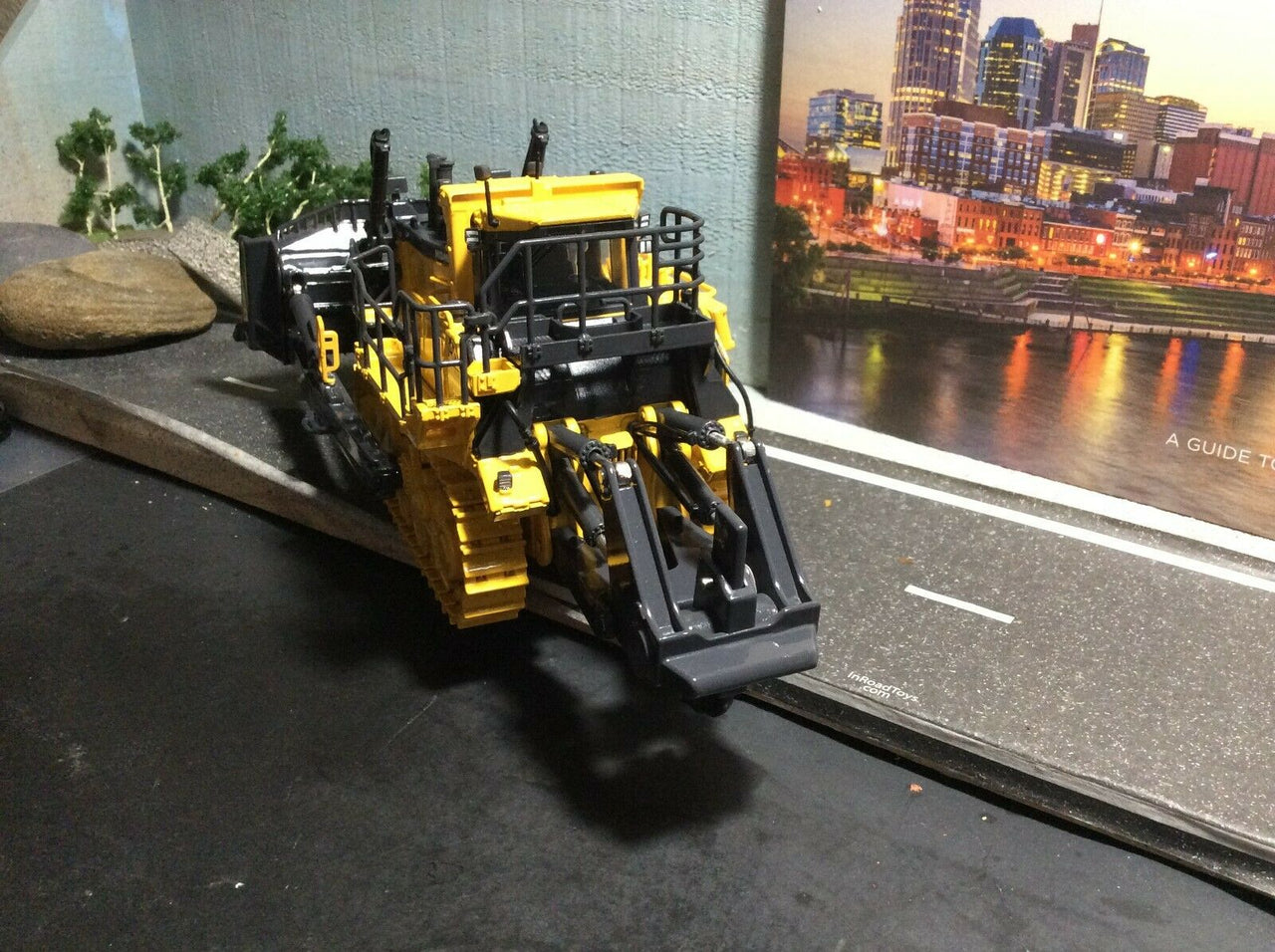 Tractor De Orugas Komatsu D375A-8 Escala 1:50
