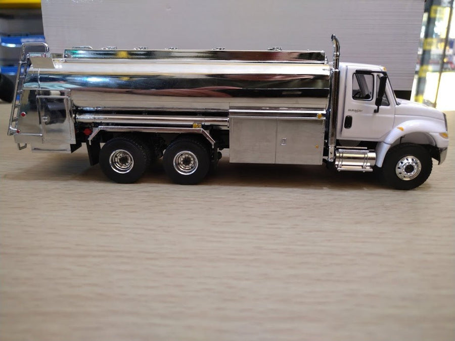 Camion de Combustible DuraStar Blanco Escala 1:50 (Modelo Descontinuado)
