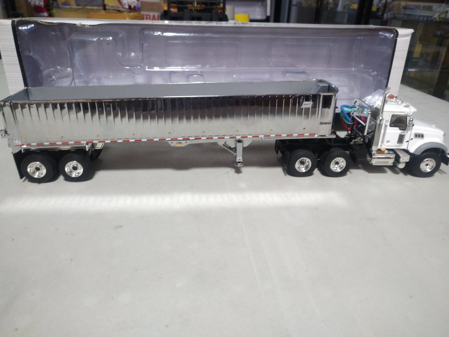 Tráiler Mack Granite MP Day Cab Escala 1:50