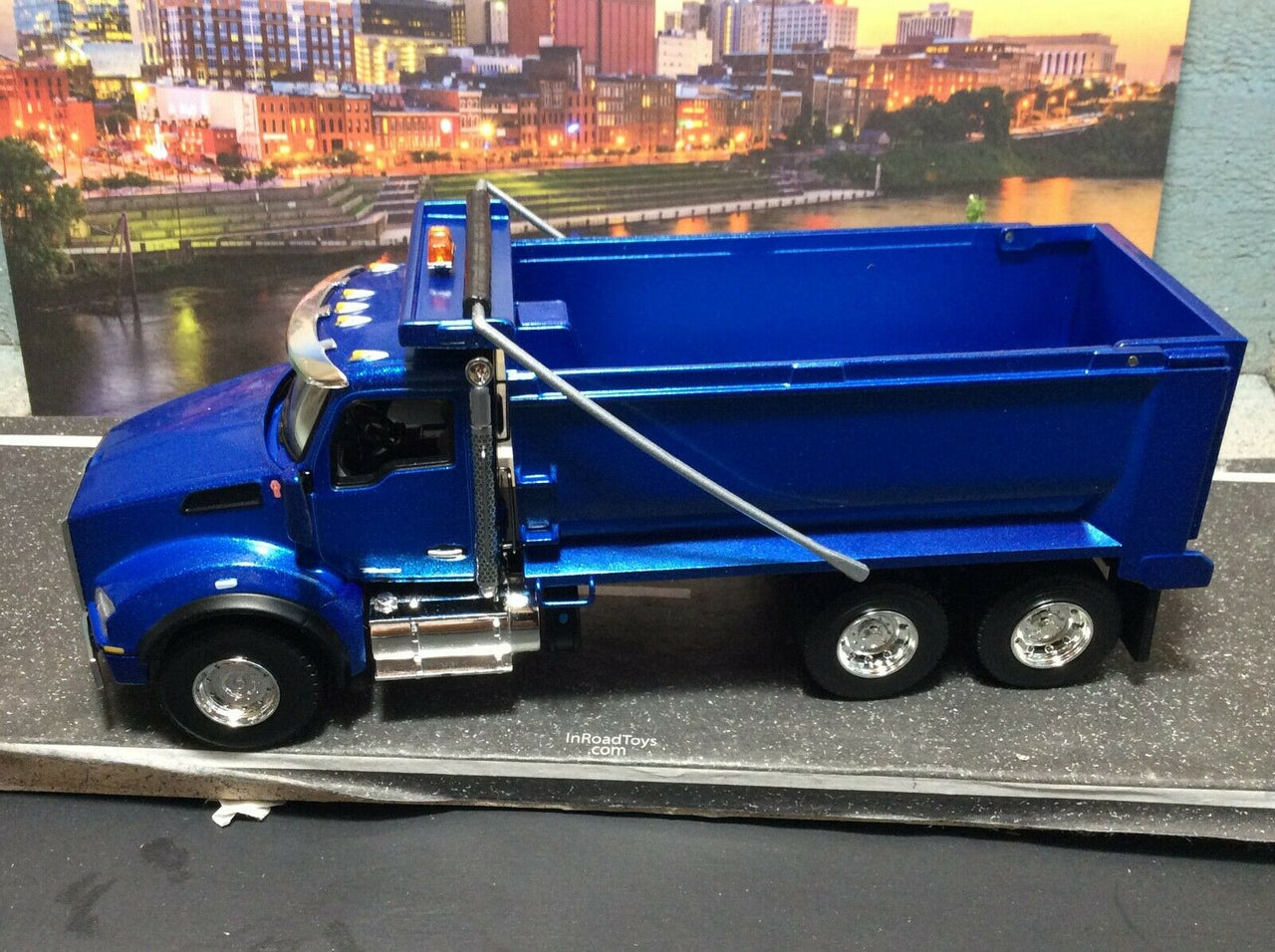 Volquete Kenworth T880 Escala 1:50