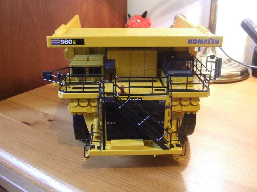 Camión Minero Komatsu 960E Escala 1:50 (Modelo Descontinuado)