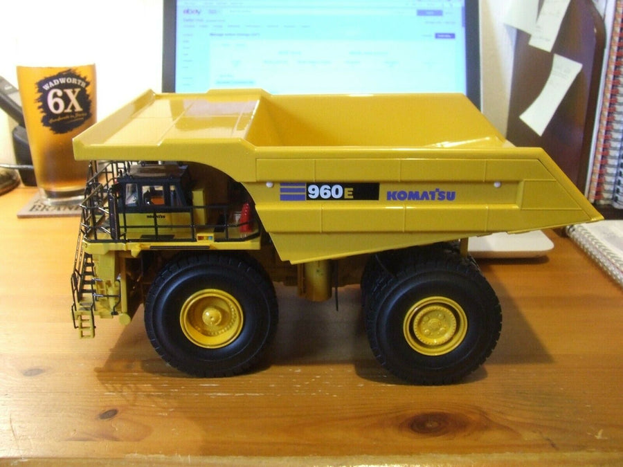 Camión Minero Komatsu 960E Escala 1:50 (Modelo Descontinuado)