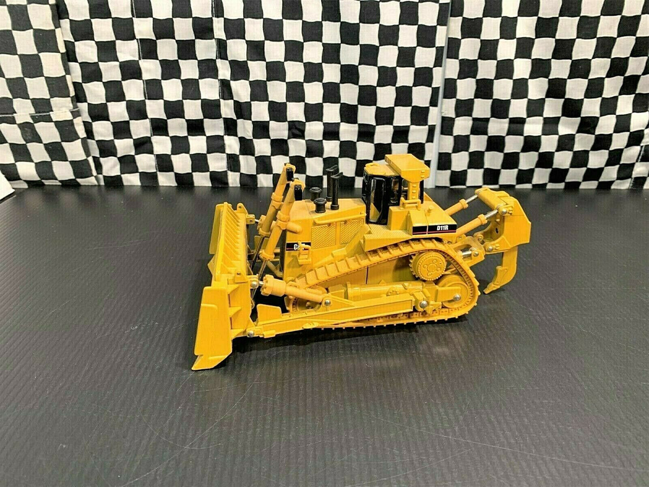 Tractor De Orugas  D11R Escala 1:50