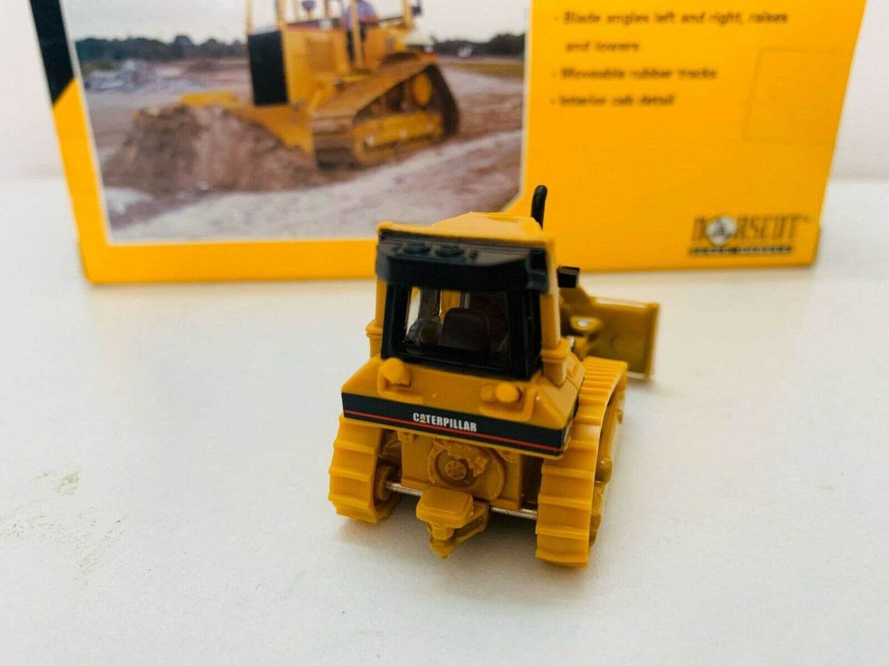 Tractor de Orugas  D5M Escala 1:87 (Modelo Descontinuado)