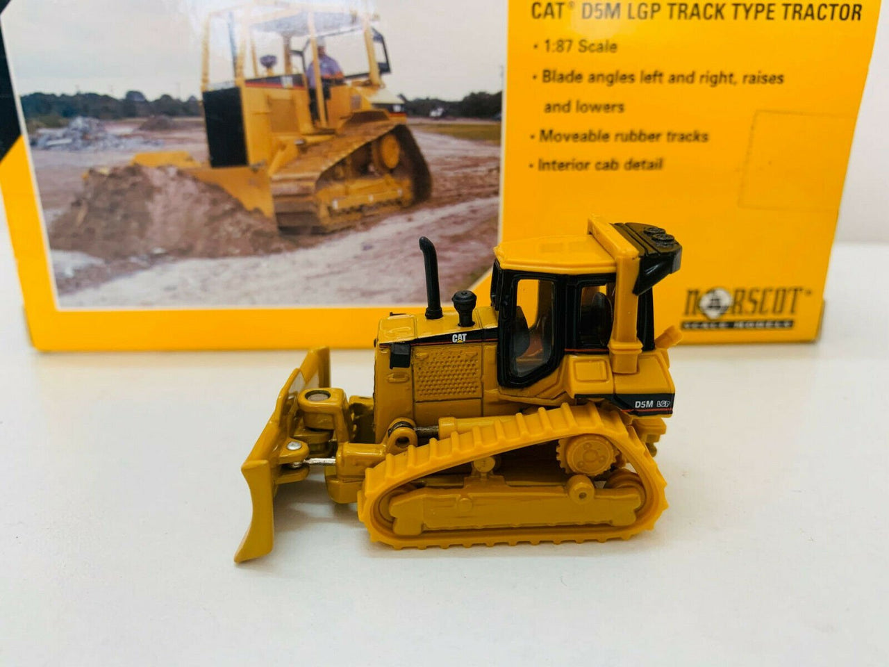 Tractor de Orugas  D5M Escala 1:87 (Modelo Descontinuado)
