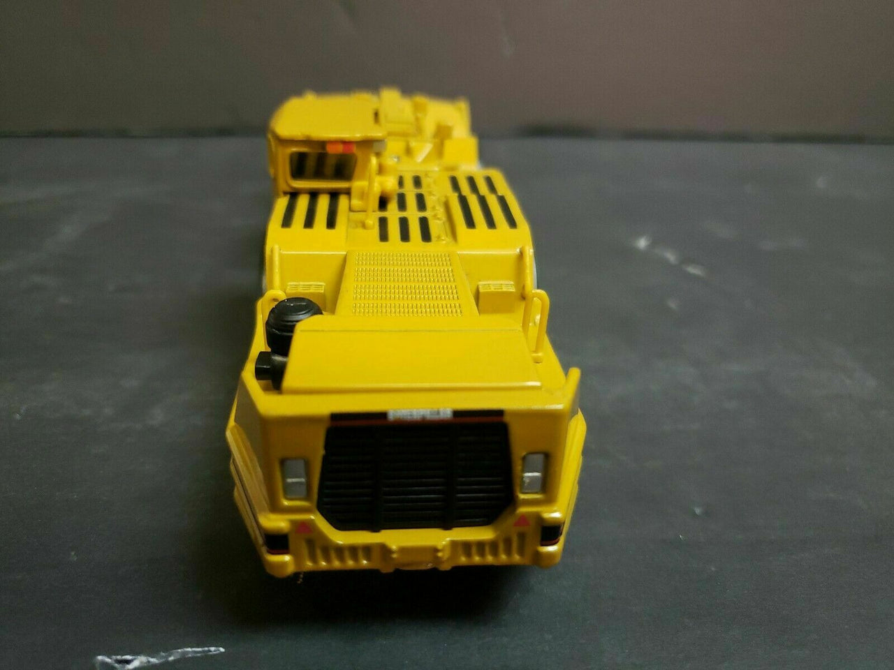 Cargador De Bajo Perfil  R1700G Escala 1:50 (Modelo Descontinuado)