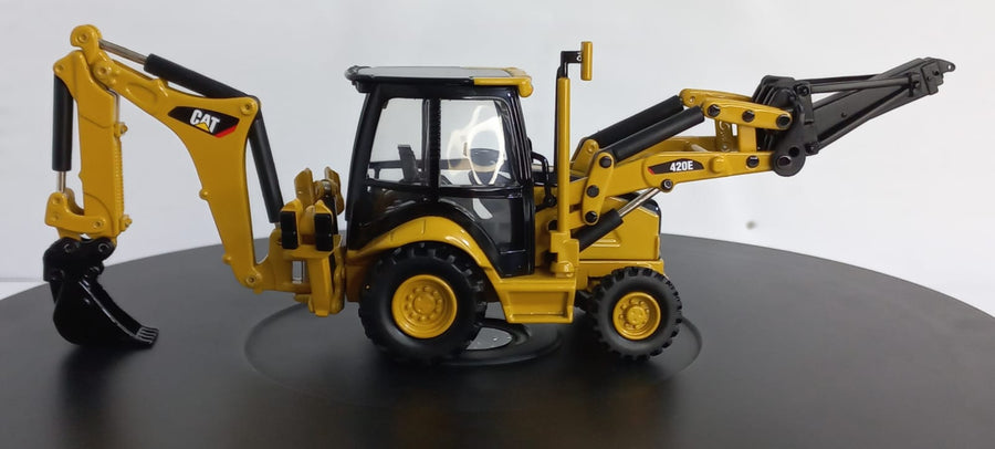 Retroexcavadora  420E Escala 1:50 (Modelo Descontinuado)