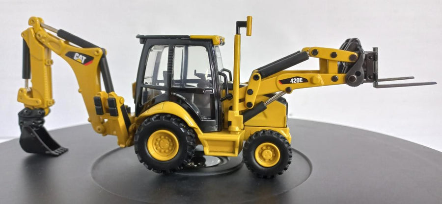 Retroexcavadora  420E Escala 1:50 (Modelo Descontinuado)