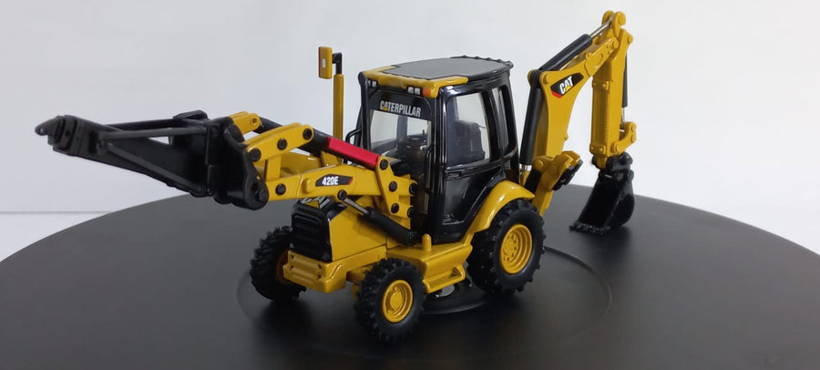 Retroexcavadora  420E Escala 1:50 (Modelo Descontinuado)