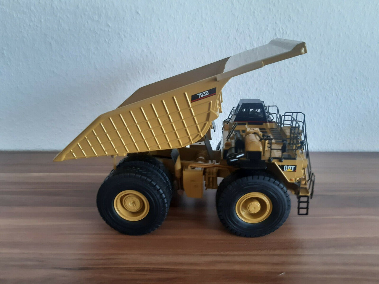 793D Mining Truck 1:50 Scale (Discontinued Model)