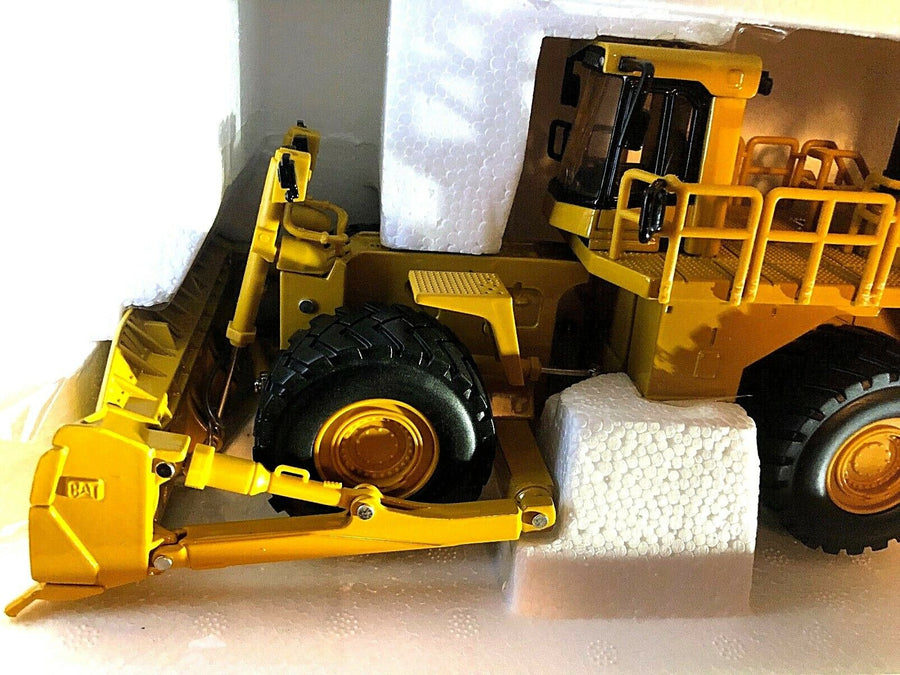 Tractor De Ruedas  854G Escala 1:50 (Modelo Descontinuado)