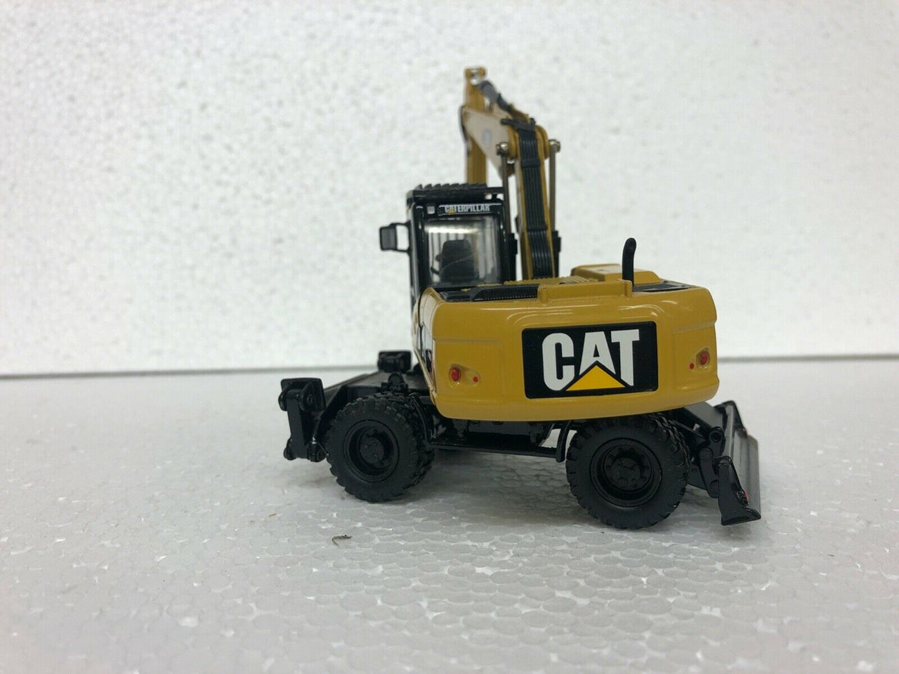 Excavadora De Ruedas  M316D Escala 1:50 (Modelo Descontinuado)