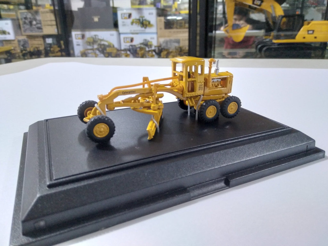 Diesel Motor Grader 12 Scale 1:87