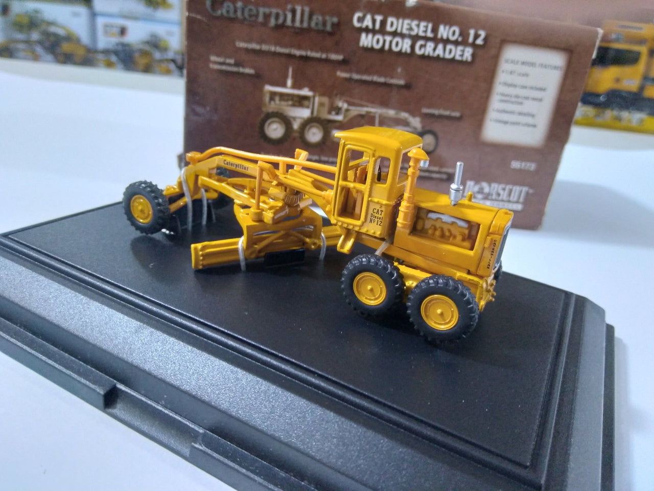Diesel Motor Grader 12 Scale 1:87