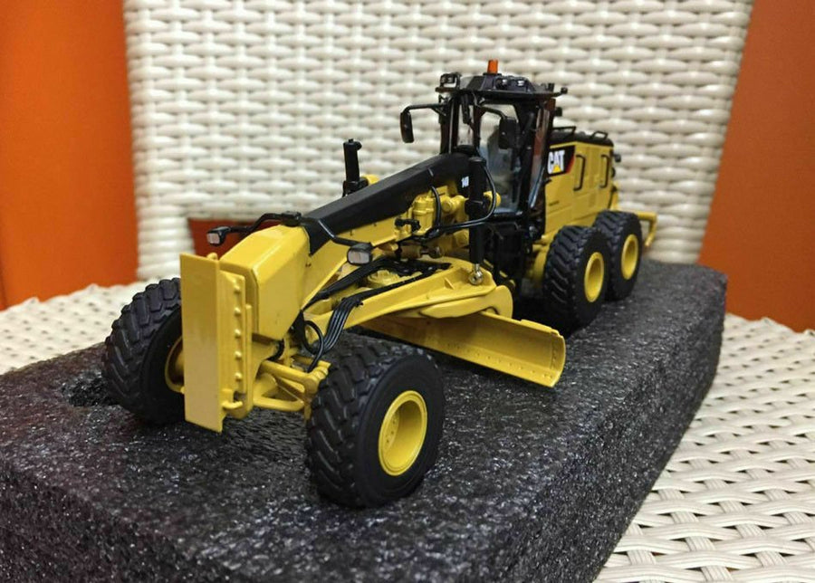 Motoniveladora  14M Escala 1:50 (Modelo Descontinuado)