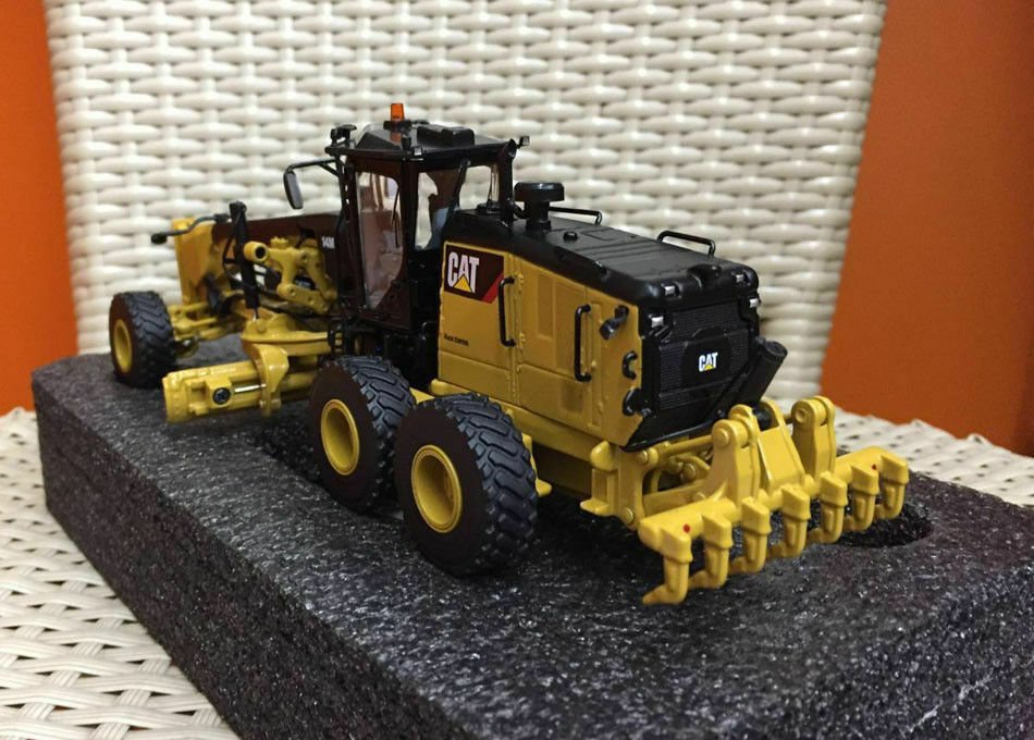 Motoniveladora  14M Escala 1:50 (Modelo Descontinuado)