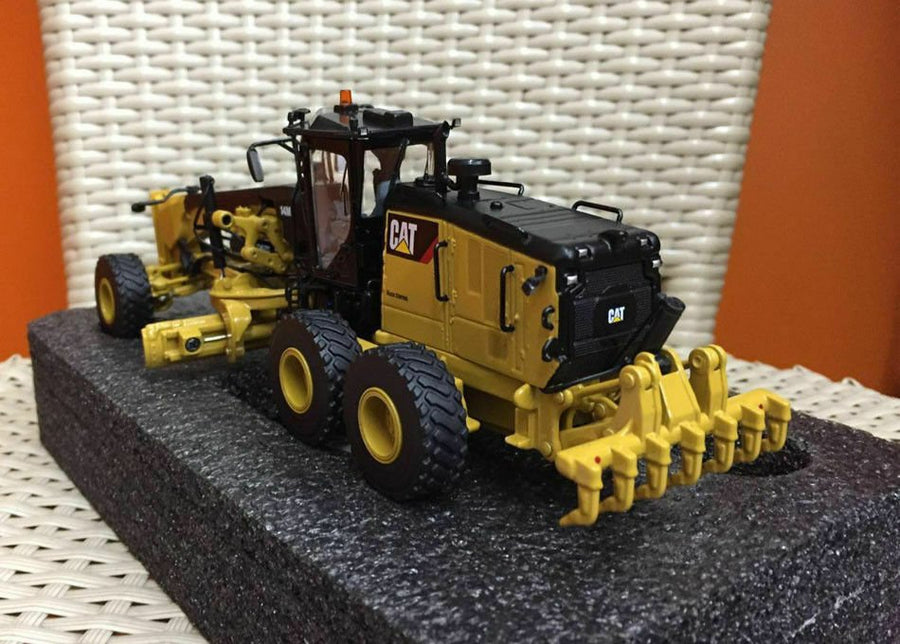 Motoniveladora  14M Escala 1:50 (Modelo Descontinuado)