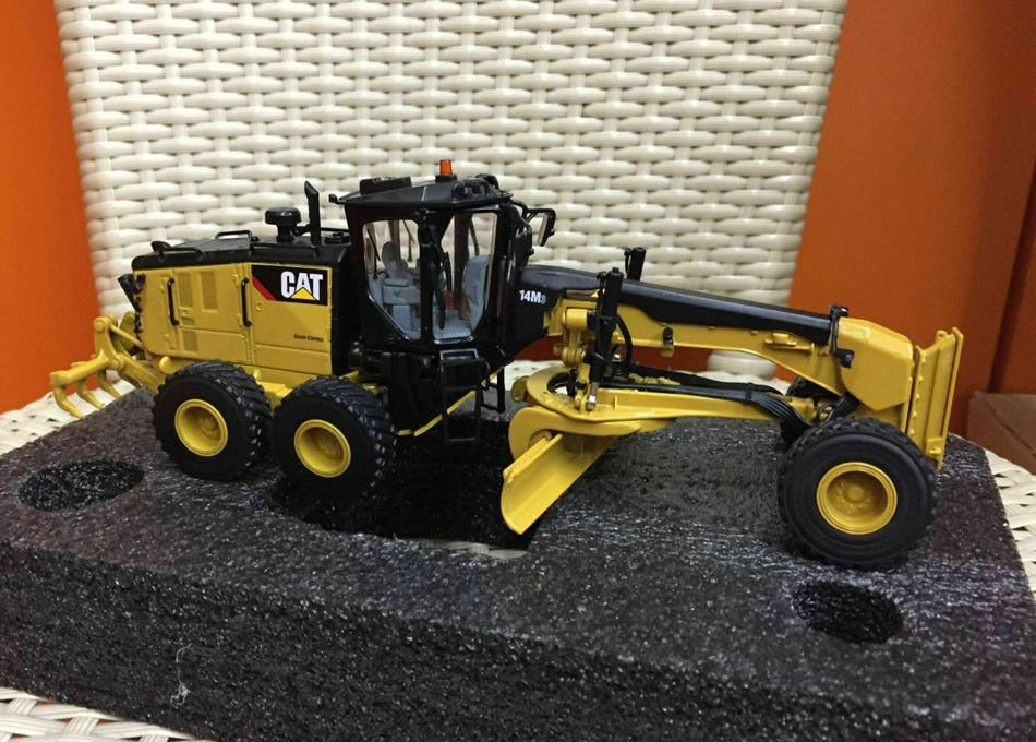Motoniveladora  14M Escala 1:50 (Modelo Descontinuado)