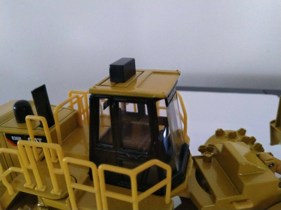 Rodillo Compactador  836H Escala 1:50 (Modelo Descontinuado)