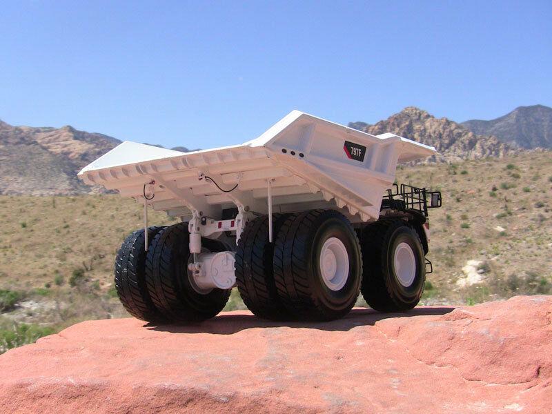 855243 Camión Minero Cat 797F Escala 1:50