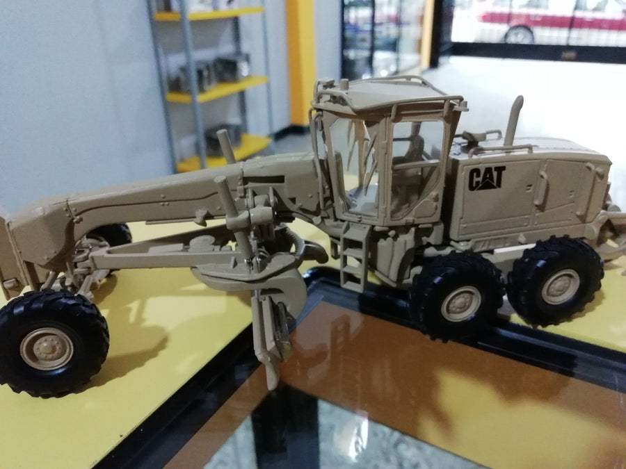 55252 Motoniveladora Militar Cat 120M Escala 1:50