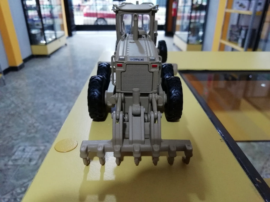 55252 Motoniveladora Militar Cat 120M Escala 1:50