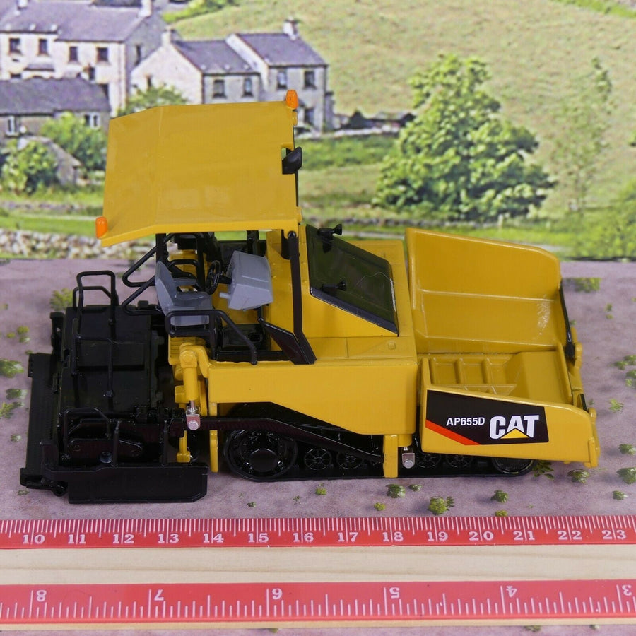 855258 Asfaltadora Cat Ap655D Escala 1:50 Asfaltador