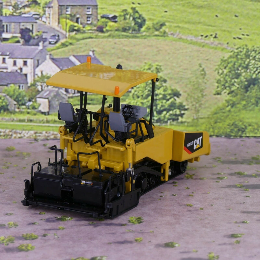 855258 Asfaltadora Cat Ap655D Escala 1:50 Asfaltador