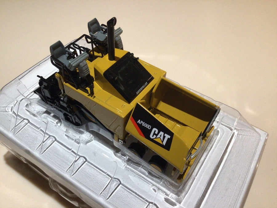 Asfaltadora  AP600D Escala 1:50 (Modelo Descontinuado)